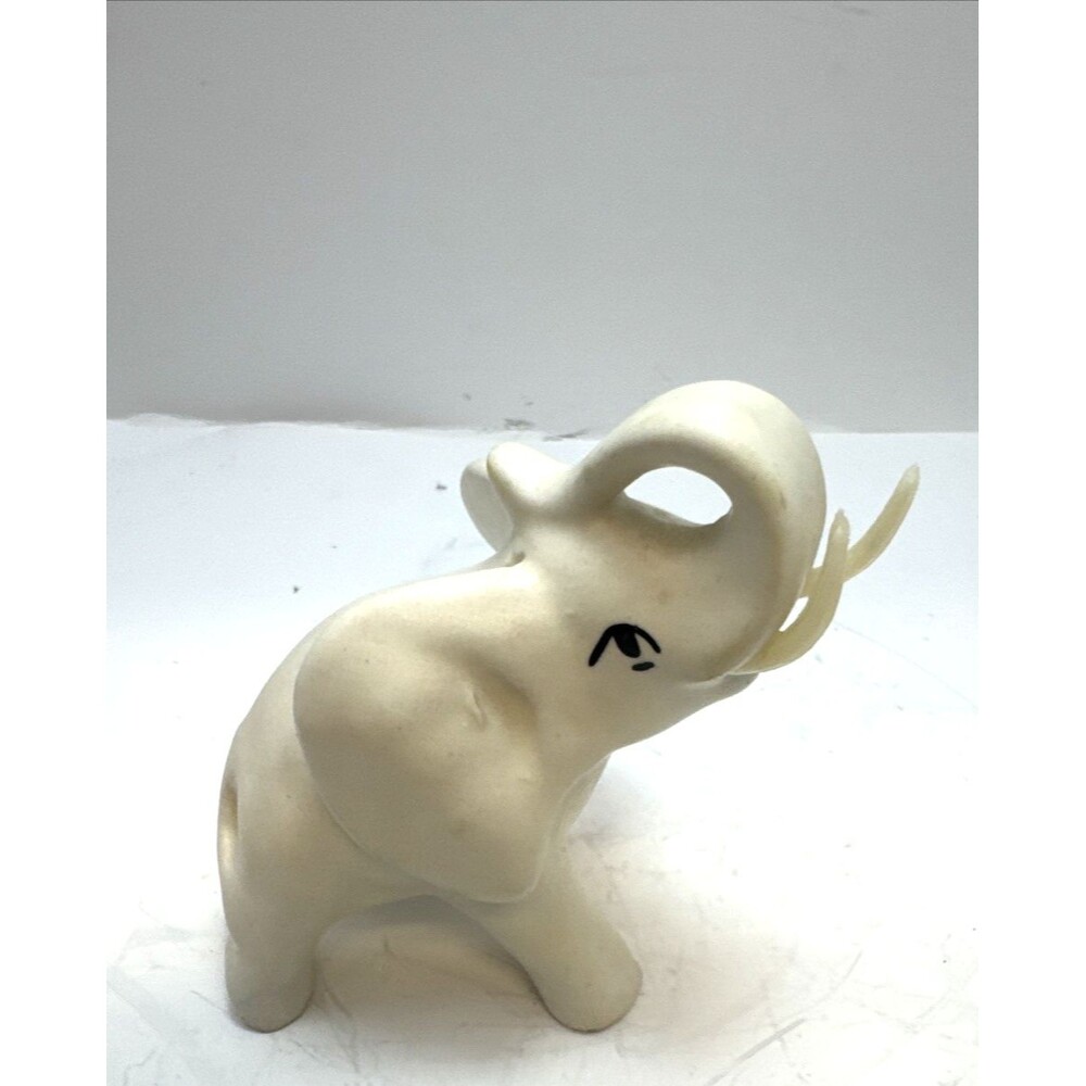 Trio Vintage Miniature Elephant Family Set of 3 Japan Bone China Dad Mom Baby - Picture 4 of 16